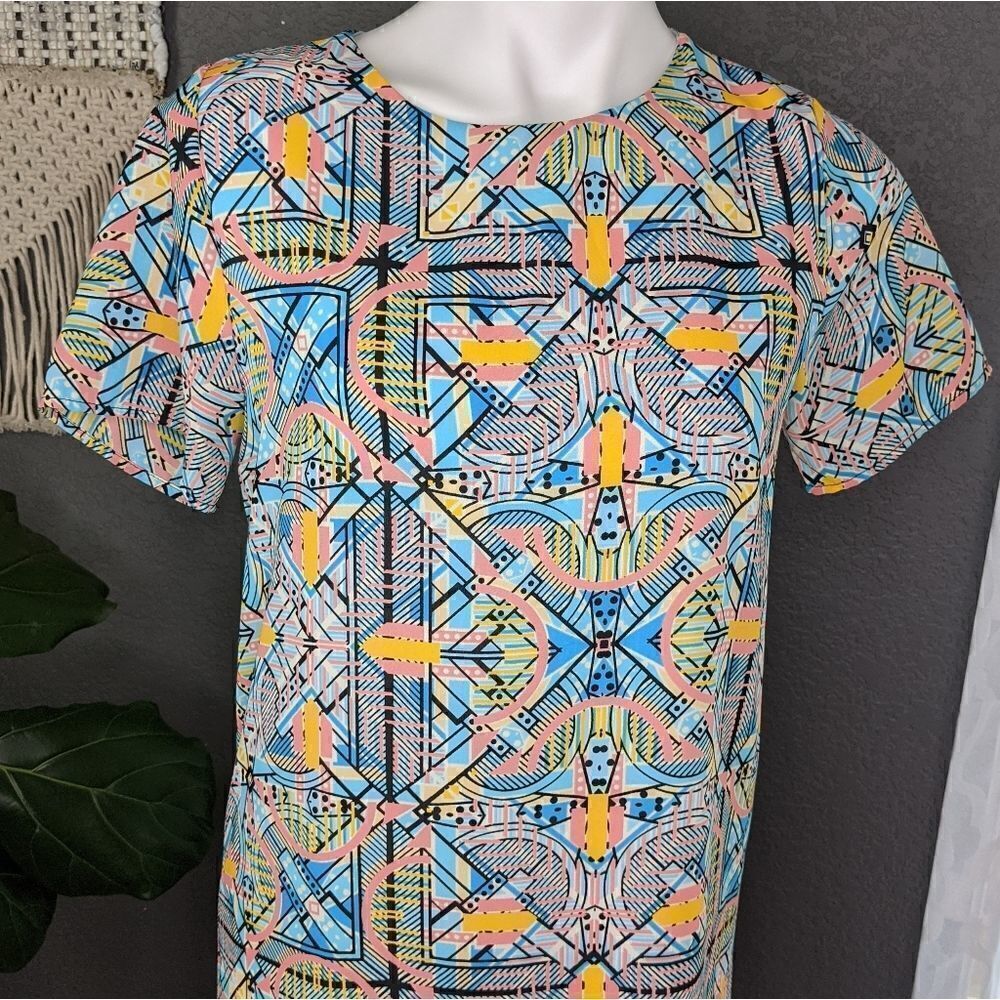 Everly Abstract Patterned Shift Dress - Picture 2 of 9